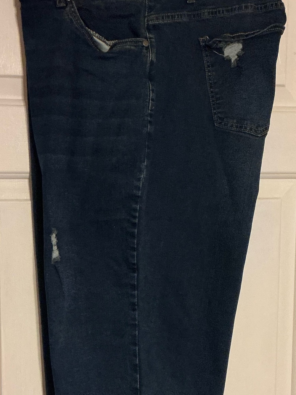 BloomChic Men's Relaxed Dark Blue Distressed Jeans